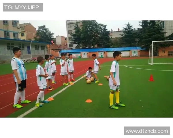 足球新手必看：轻松掌握团队协作的实用技巧与策略