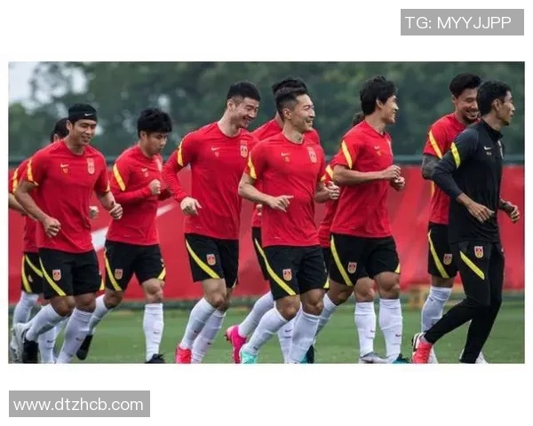 足球明星华丽走红毯展现魅力风采与时尚品味的精彩瞬间